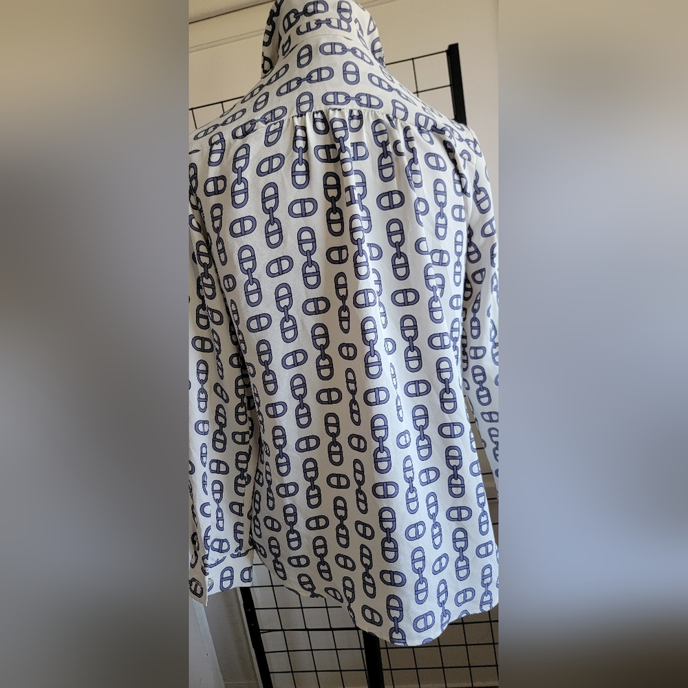 Ann Taylor VWhite Shirt with Navy Chain Print - Classic- Size Small Petite - Picture 8 of 9